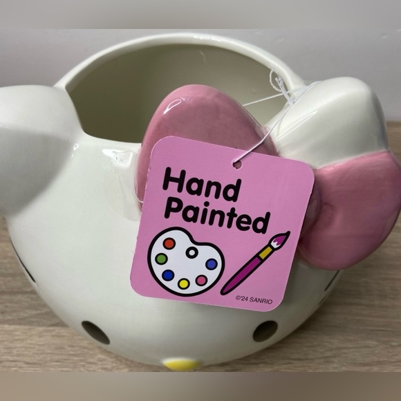 Hello Kitty planter - Picture 2 of 7